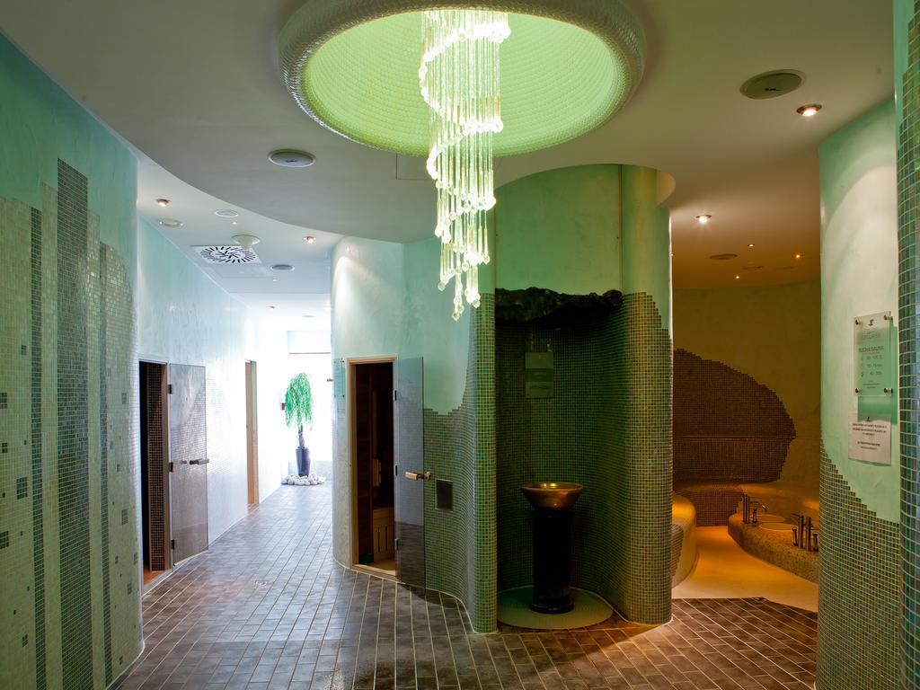 Hotel Impozant Valča Exteriér fotografie
